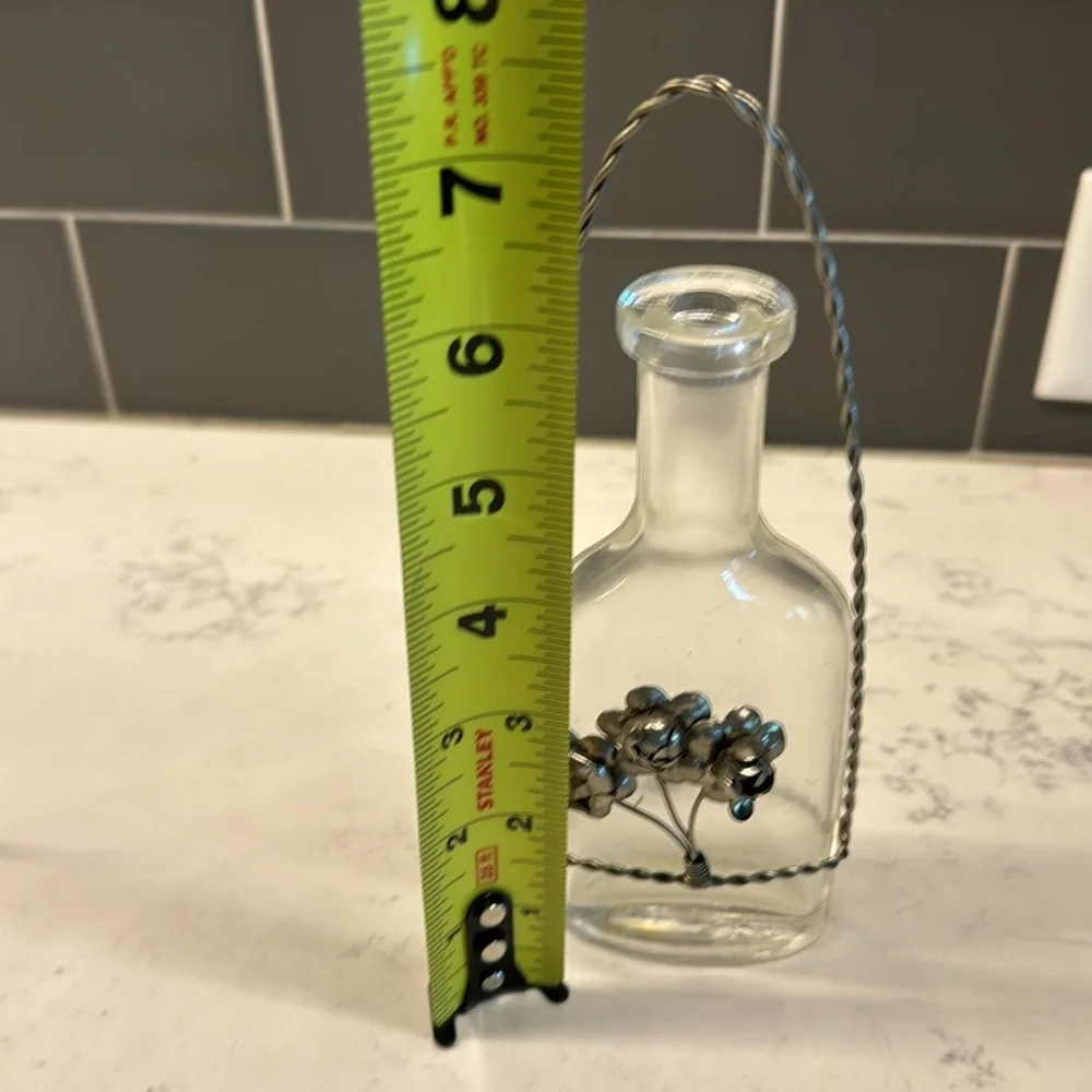 Small glass bottle vase with applied silver toned wire and flowers, Glas…